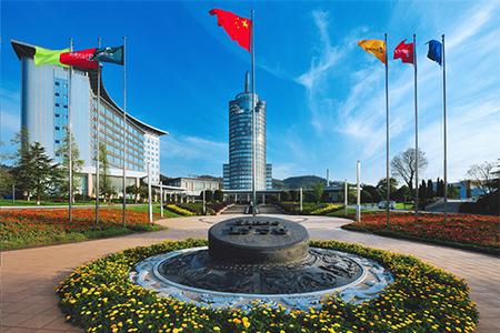 红塔集团中央景观广场  (红塔集团供图）