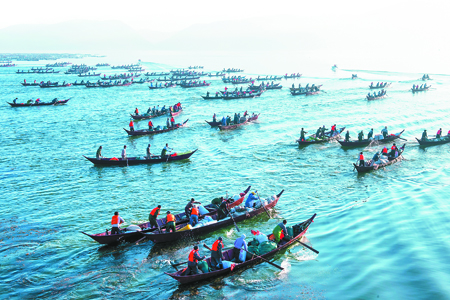 “千舟竞发、万人捕鱼”的壮观场面