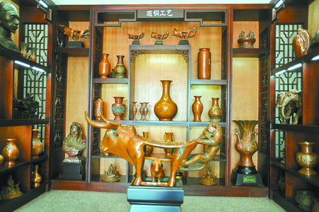 牛虎铜案是云南青铜文化的标志性器物。