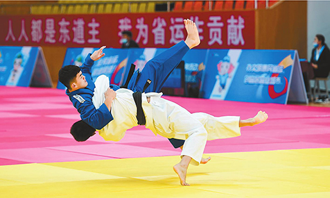 7月26日,云南省第十六届运动会青少年组柔道比赛第二个比赛日精彩瞬间。 本报记者 曾永洪 摄.jpg 7月26日,云南省第十六届运动会青少年组柔道比赛第二个比赛日精彩瞬间。 本报记者 曾永洪 摄.jpg