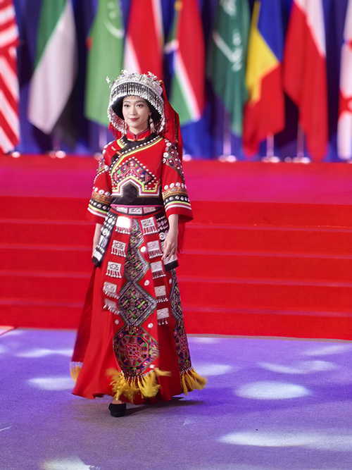 玉溪民族服饰南博会上“C位”出圈2.jpg