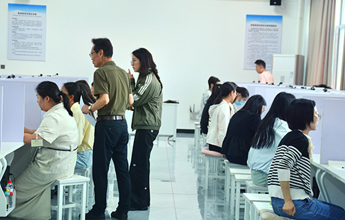 玉溪市举办中考评卷现场开放日活动.jpg