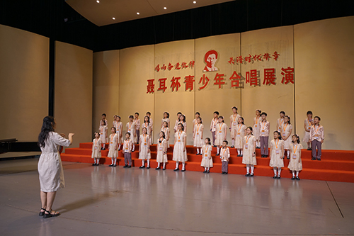 首届“聂耳杯”青少年合唱展演举行.jpg