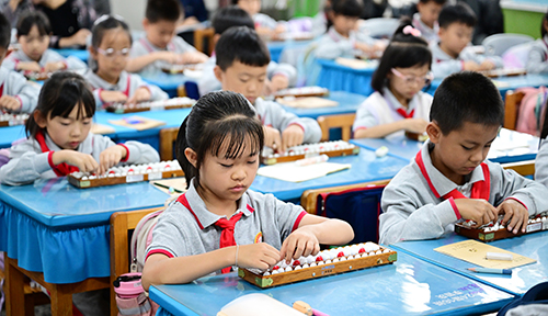 澄江凤山小学“珠普融合”教学成果亮眼.jpg 澄江凤山小学“珠普融合”教学成果亮眼.jpg